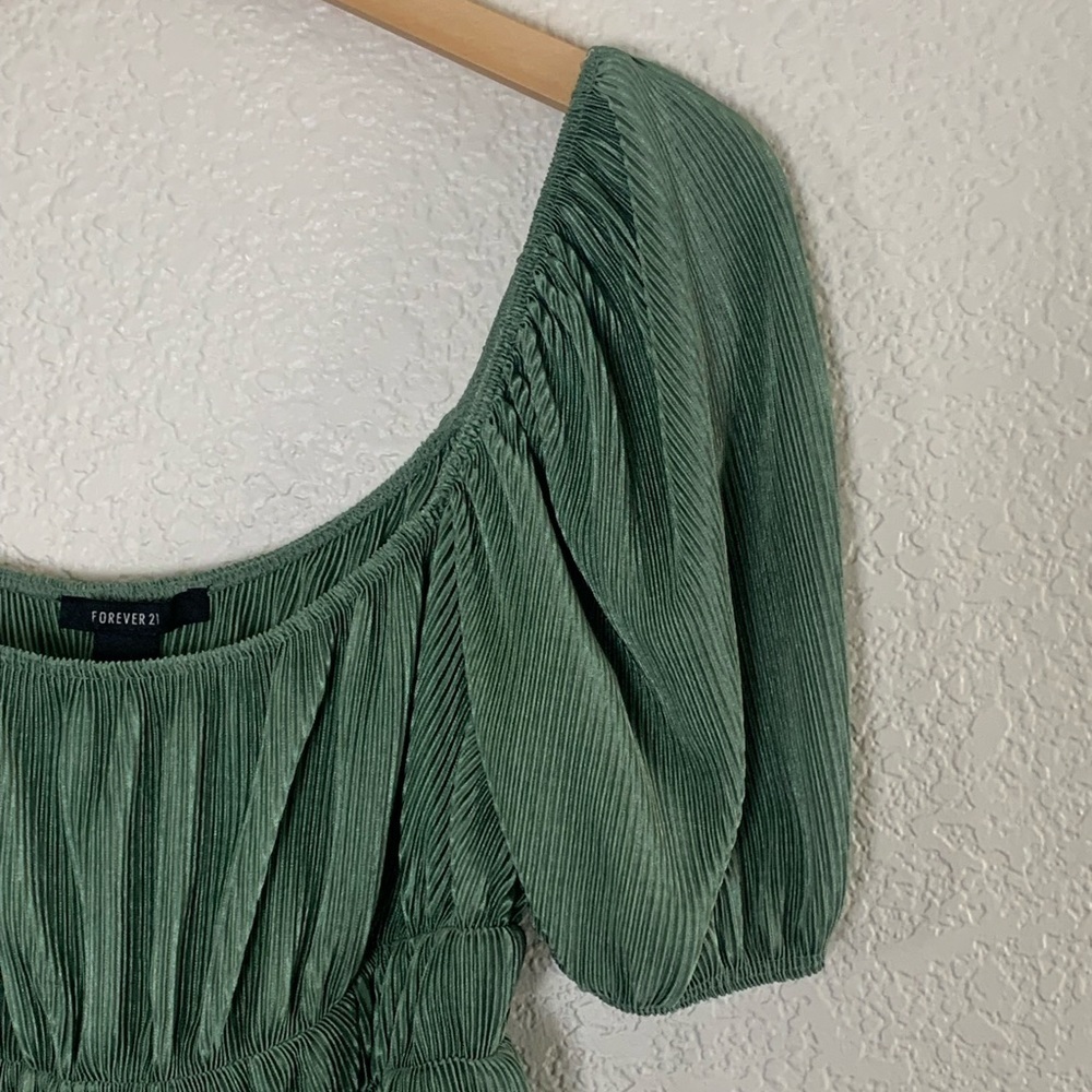 Forever 21 | Like new green peasant top puffed sleeve cropped size medium - Picture 3 of 6